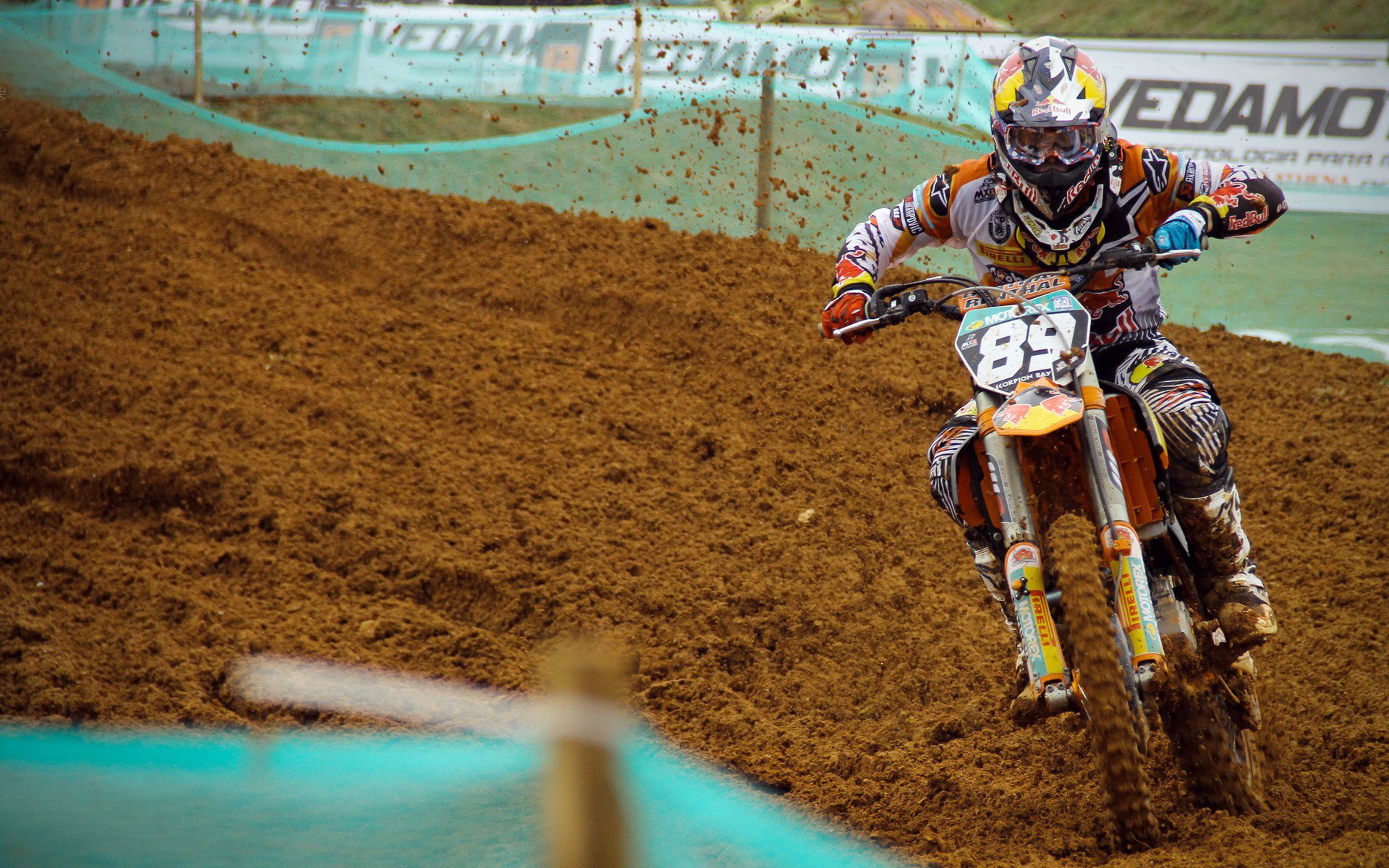 里昂对阵威尔士，贝林厄姆如何以一人之弦，拨动全队命运的交响