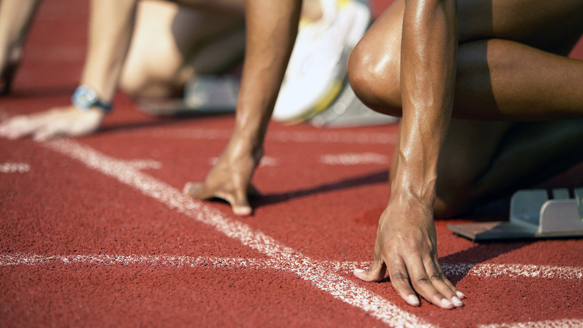 福克斯点燃麦迪逊，当掘金遇见尼克斯，篮球回归最原始的搏杀