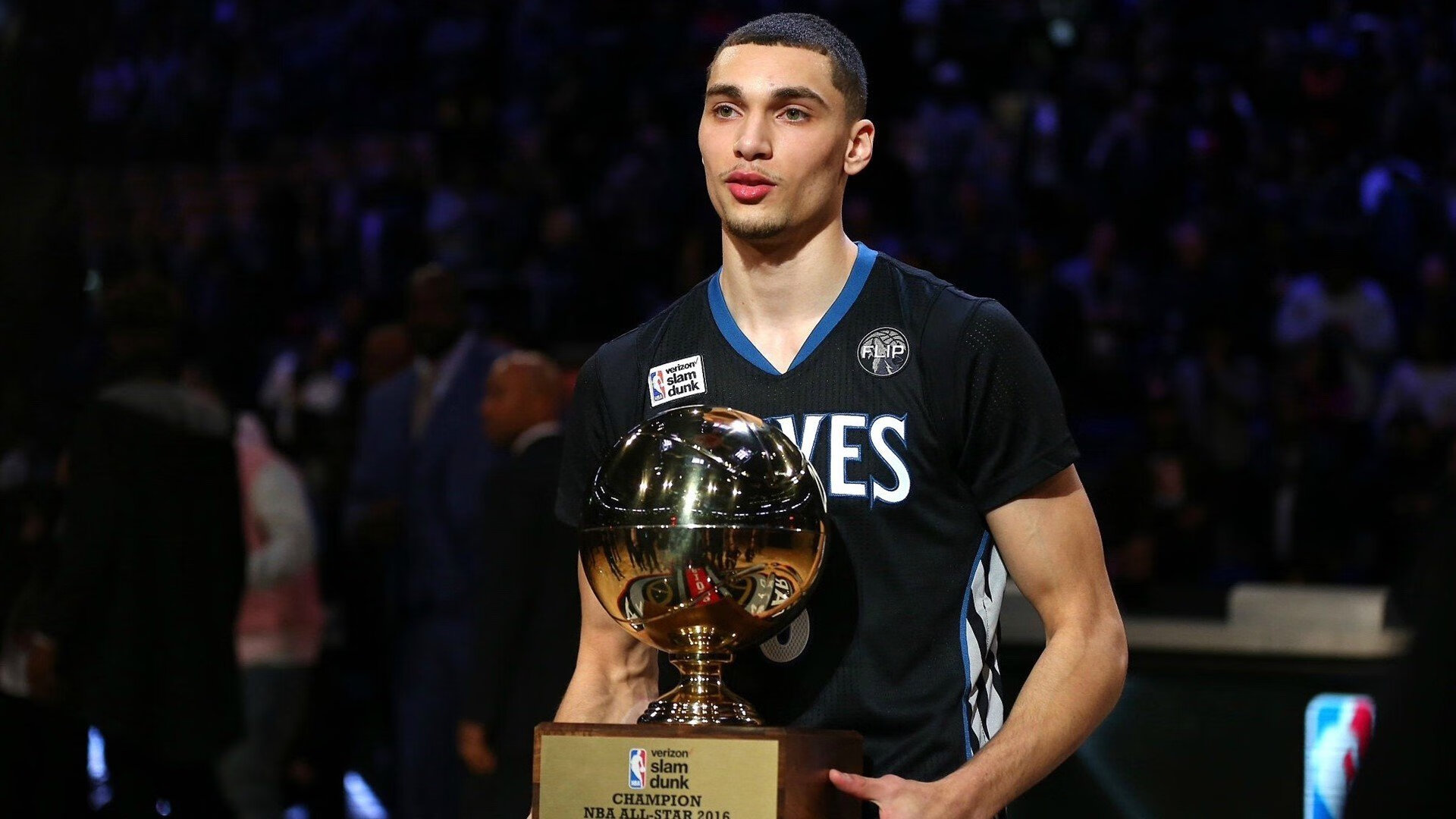 开云体育登录-辽宁队对阵上海队，米切尔如何用节奏魔法，让全队跳起胜利之舞？